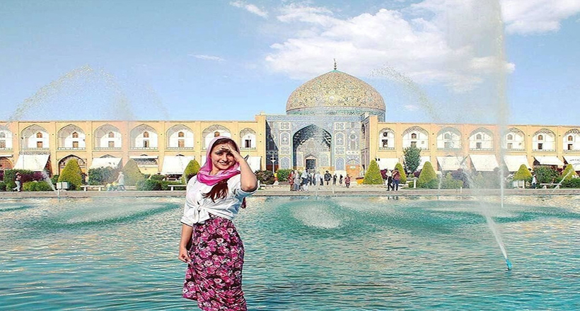Una turista en la plaza de Naqsh-e Yahan